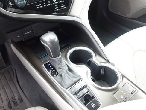 Certified 2022 Toyota Camry XLE FWD image 21