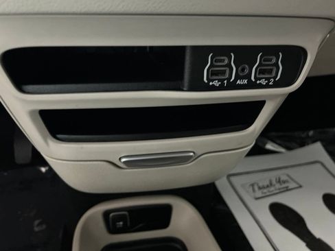 Used 2024 Chrysler Pacifica Touring-L FWD image 27