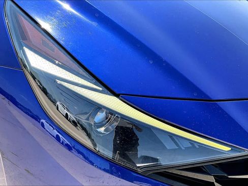 Used 2021 Hyundai Elantra SE FWD image 28