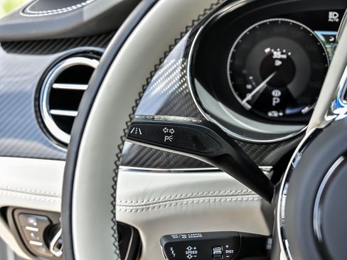Certified 2022 Bentley Bentayga AWD/4WD image 31