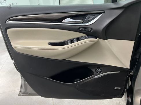 Used 2018 Buick Enclave Premium image 11