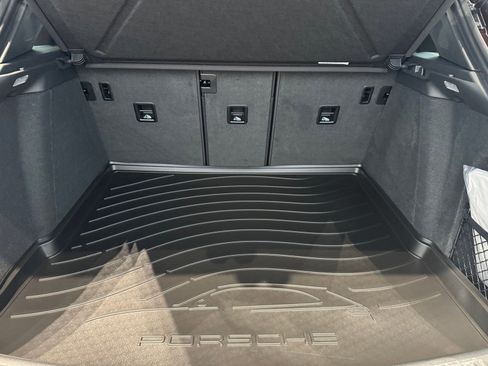 Used 2025 Porsche Macan image 28