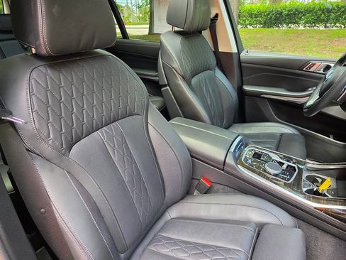 Used 2025 BMW X7 xDrive40i AWD/4WD image 10
