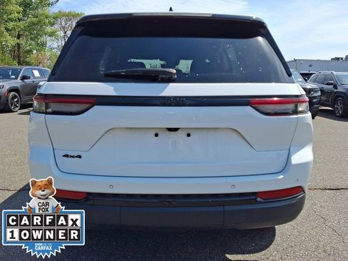 Used 2025 Jeep Grand Cherokee Altitude AWD/4WD image 5