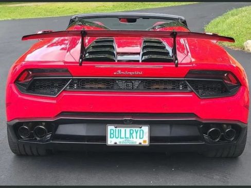 Used 2019 Lamborghini Huracan LP 580-2 RWD image 2