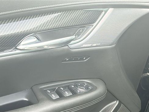 Certified 2022 Cadillac XT6 Sport w/ Technology Package image 16