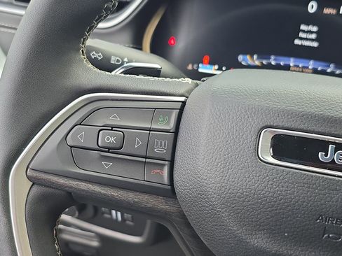 Used 2025 Jeep Grand Cherokee L Limited w/ Black Appearance Package image 25