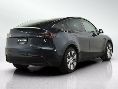 Used 2024 Tesla Model Y Long Range AWD/4WD image 5