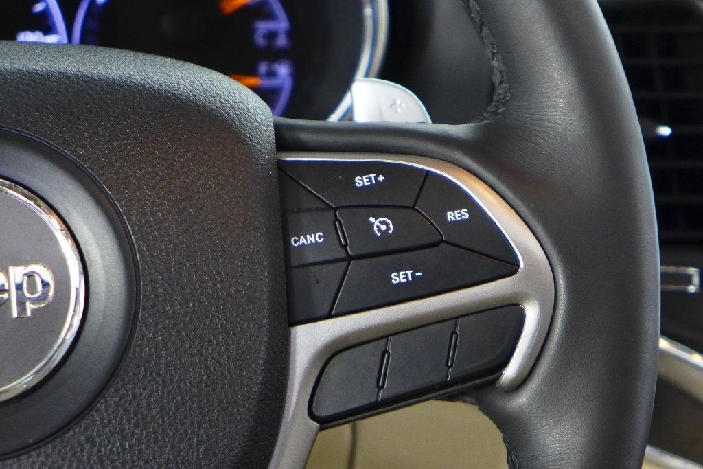 Used 2018 Jeep Grand Cherokee Limited AWD/4WD image 29