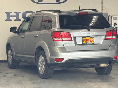 Used 2019 Dodge Journey SE w/ Premium Group FWD image 5