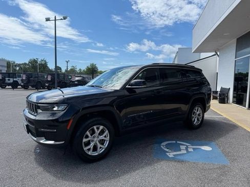 Used 2023 Jeep Grand Cherokee L Limited AWD/4WD image 18