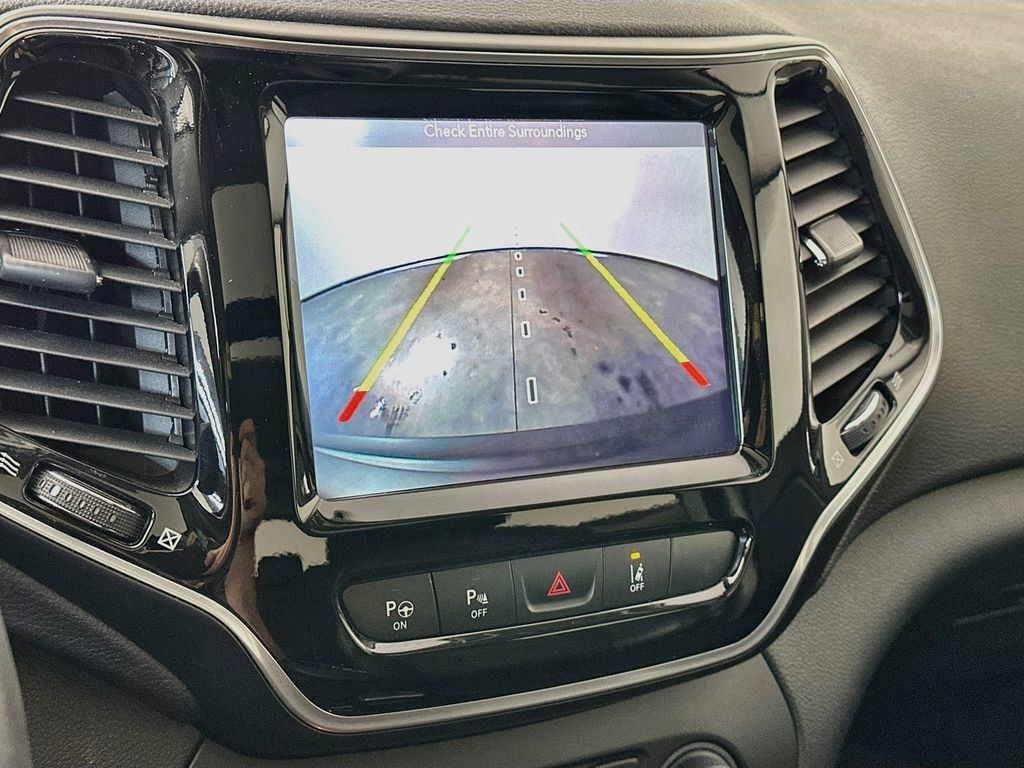 Used 2019 Jeep Cherokee Limited w/ Luxury Group FWD image 20