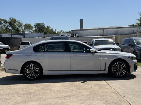 Used 2022 BMW 740i xDrive w/ M Sport Package image 4
