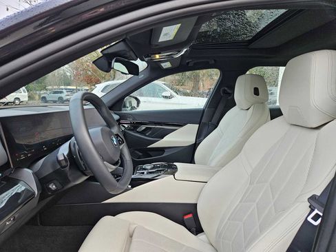 Used 2024 BMW 530i xDrive w/ Convenience Package image 48