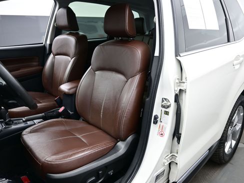 Used 2018 Subaru Forester 2.5i Touring w/ Popular Package #3B image 13