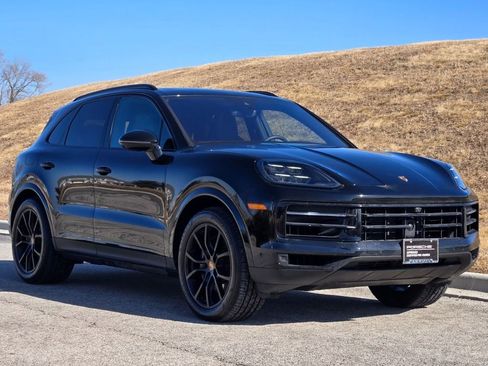 Certified 2025 Porsche Cayenne image 9