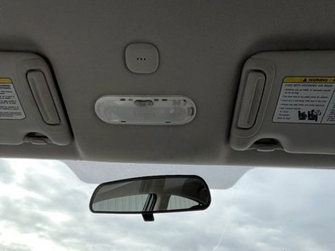 Used 2015 Nissan Versa SV image 38