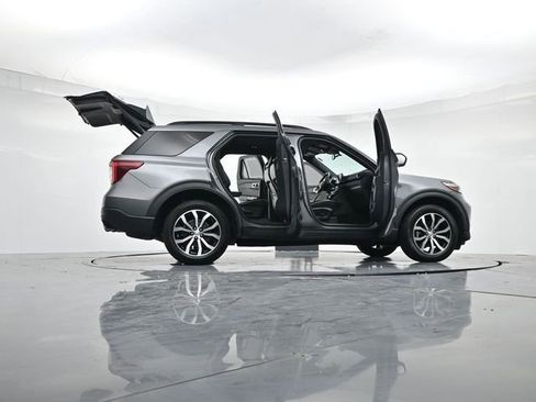 Used 2022 Ford Explorer ST image 54