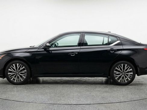 Used 2025 Nissan Altima 2.5 SV image 5