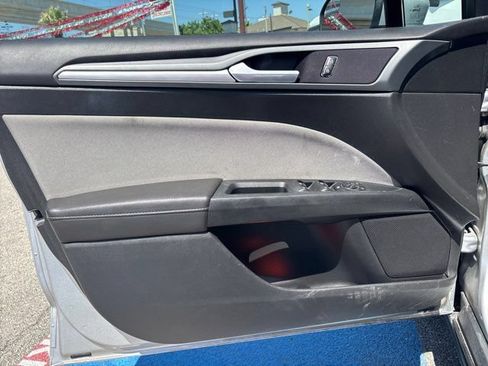 Used 2013 Ford Fusion S FWD image 9