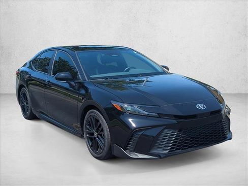 Used 2025 Toyota Camry SE FWD image 4