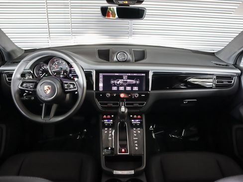 Used 2026 Porsche Macan AWD/4WD image 12