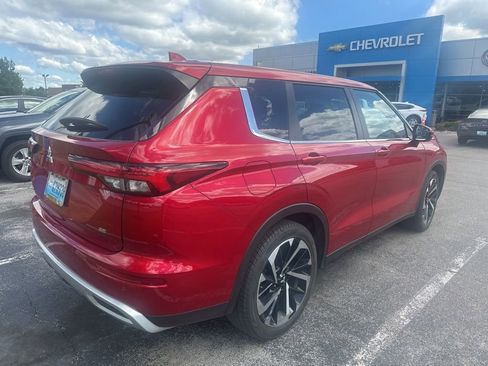 Used 2023 Mitsubishi Outlander SE FWD image 3