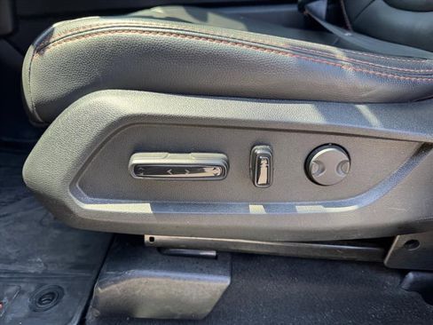 Used 2025 Honda Pilot TrailSport image 16