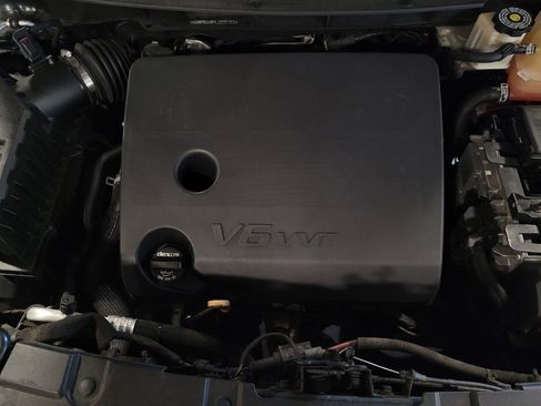 Used 2020 Chevrolet Traverse LT FWD image 30