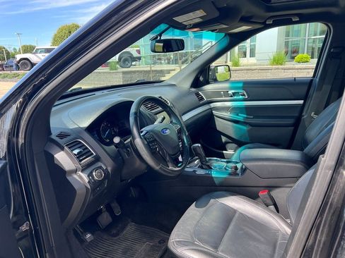 Used 2016 Ford Explorer XLT w/ Equipment Group 202A AWD/4WD image 9