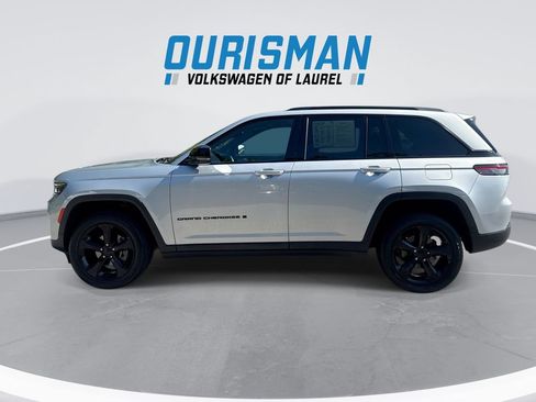 Used 2023 Jeep Grand Cherokee Altitude AWD/4WD image 5