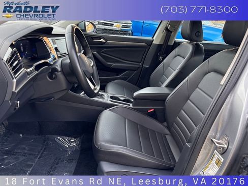 Used 2024 Volkswagen Jetta SE FWD image 19