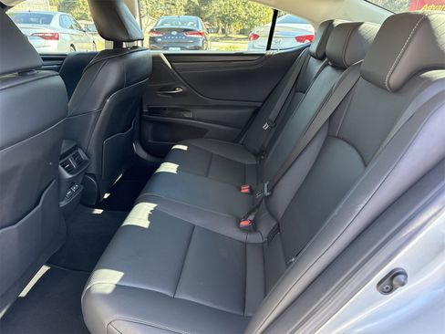 Used 2025 Lexus ES 350 w/ Premium Package image 10