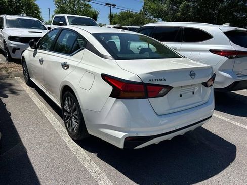 Used 2025 Nissan Altima 2.5 SV FWD image 2