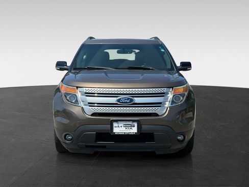 Used 2015 Ford Explorer XLT w/ Equipment Group 201A AWD/4WD image 2