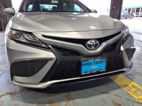 Used 2021 Toyota Camry XSE FWD image 8