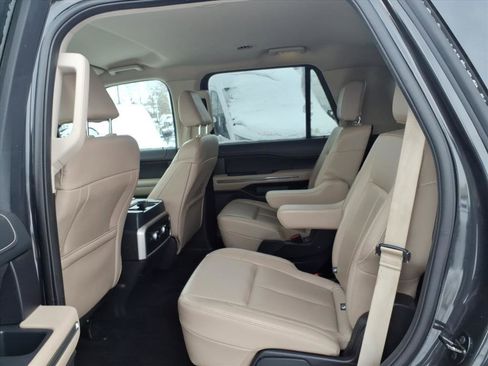 Used 2022 Ford Expedition XLT image 8
