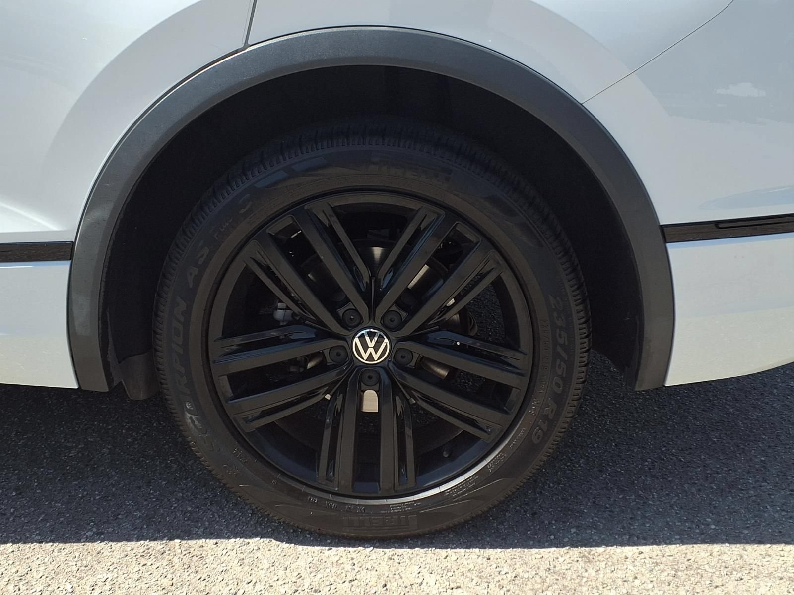 Certified 2022 Volkswagen Tiguan SE R-Line FWD image 4