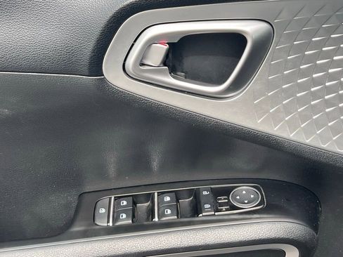 Used 2024 Kia Soul LX w/ Option Group 015 FWD image 27