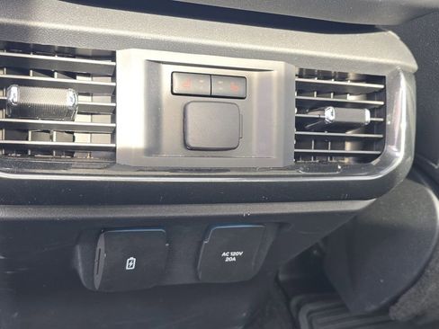 Used 2022 Ford F150 Lariat w/ Equipment Group 502A High image 7