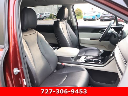 Used 2023 Kia Carnival EX FWD image 22