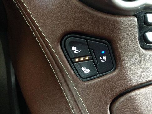 Used 2018 Chevrolet Suburban Premier image 20