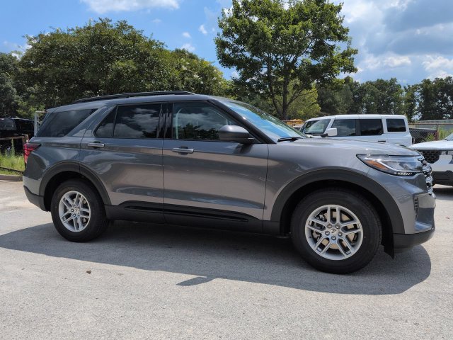 New 2026 Ford Explorer Active RWD image 2