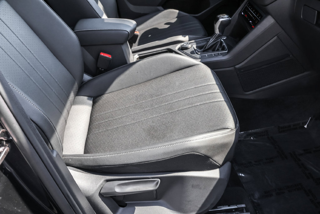 Used 2023 Volkswagen Tiguan SE w/ Panoramic Sunroof Package AWD/4WD image 39