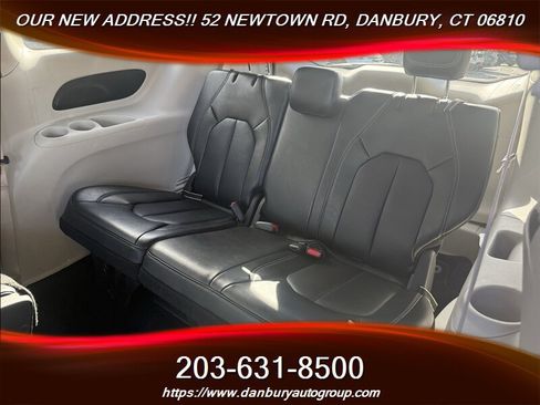 Used 2024 Chrysler Pacifica Touring-L FWD image 14