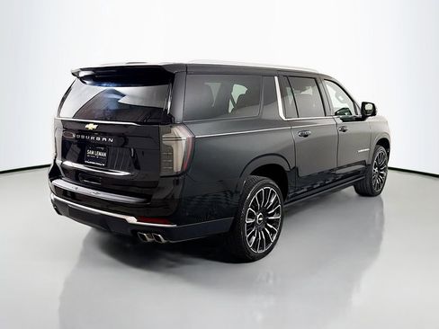 Used 2025 Chevrolet Suburban High Country AWD/4WD image 7