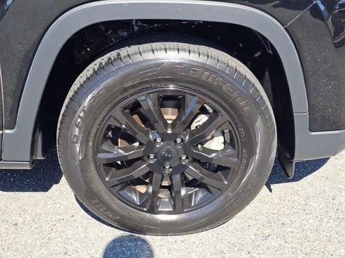 Used 2019 Jeep Cherokee Latitude Plus image 9