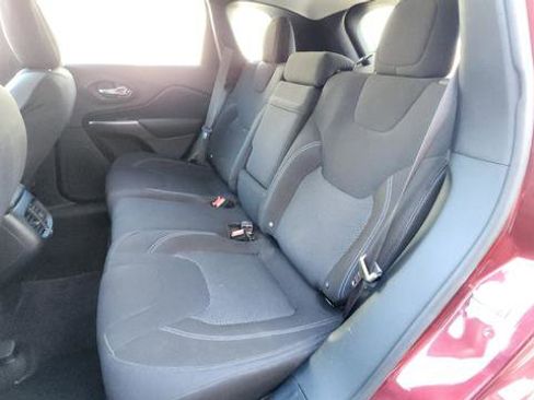 Used 2019 Jeep Cherokee Latitude w/ Cold Weather Group image 20