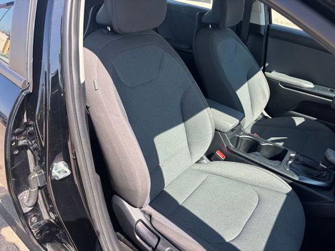 Used 2025 Kia K4 LXS image 35