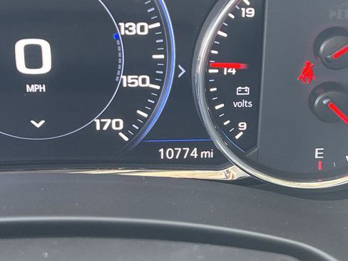 Used 2024 GMC Terrain Denali w/ Denali Premium Package image 9